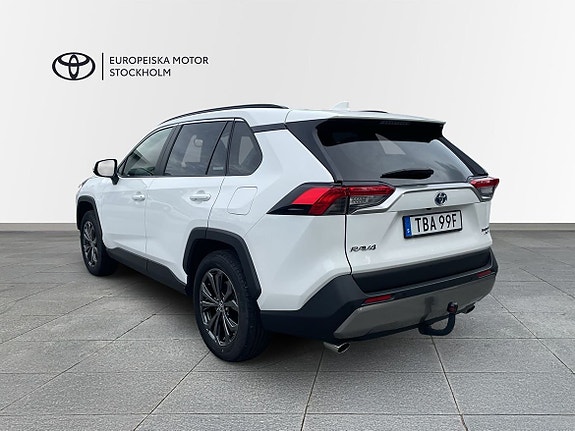 Toyota RAV4 2 of 16