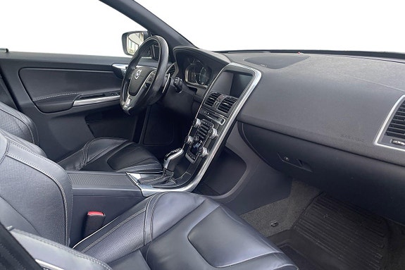 Volvo XC60 13 of 25