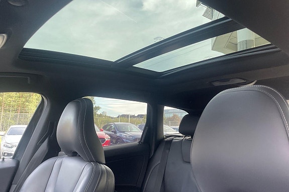 Volvo XC60 12 of 25