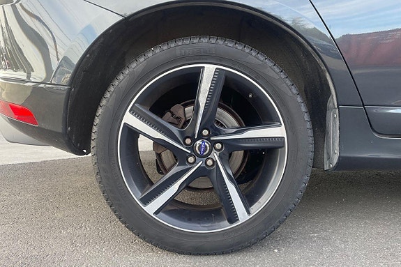 Volvo XC60 5 of 25