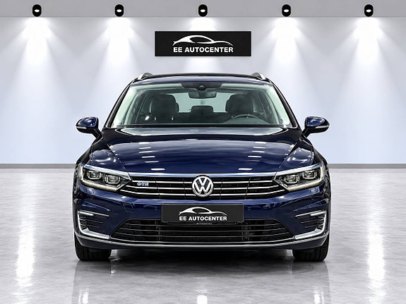 Volkswagen Passat 8 of 15