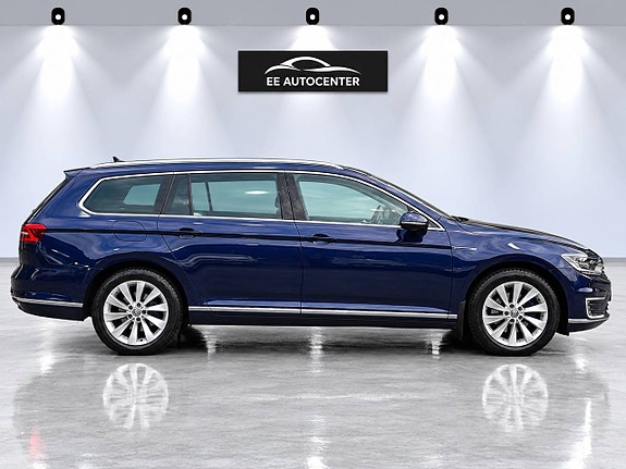 Volkswagen Passat 6 of 15
