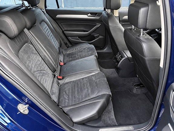Volkswagen Passat 12 of 15