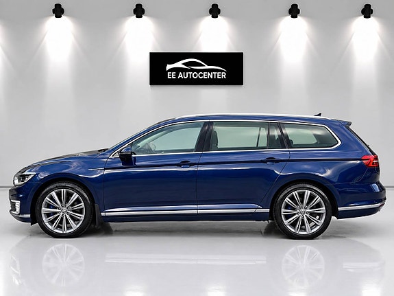 Volkswagen Passat 2 of 14