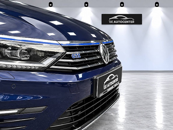 Volkswagen Passat 9 of 15