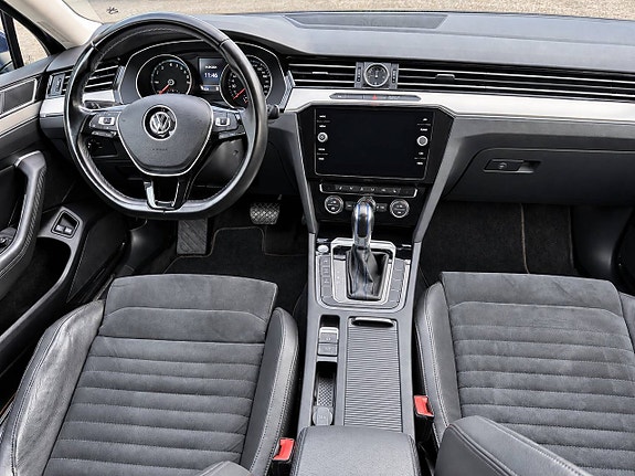 Volkswagen Passat 10 of 15