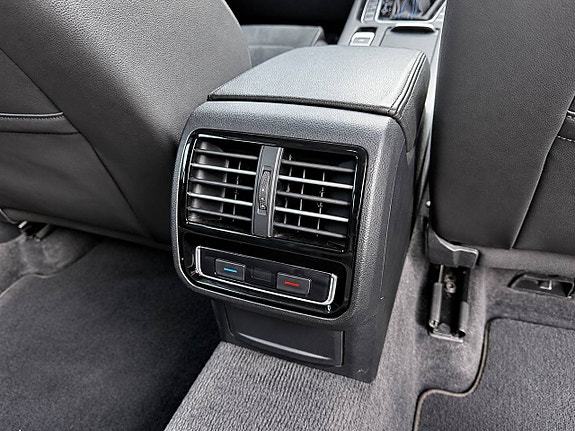 Volkswagen Passat 13 of 15