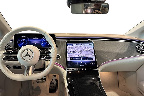 Mercedes-Benz EQE350+ 8 of 12