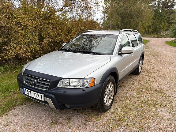 Volvo XC70 2 of 8