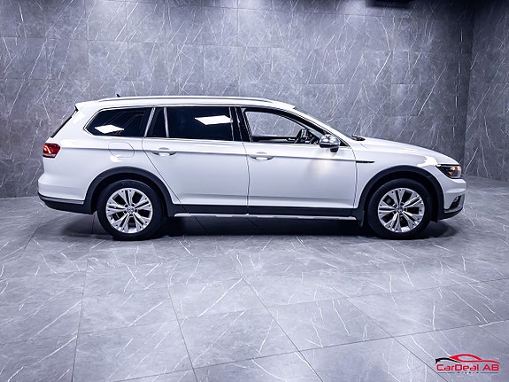 Volkswagen Passat Alltrack 8 of 27