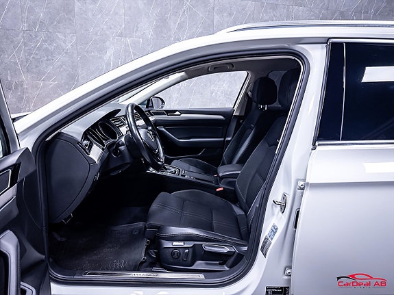 Volkswagen Passat Alltrack 10 of 27