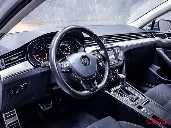 Volkswagen Passat Alltrack 12 of 27