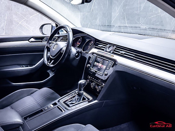 Volkswagen Passat Alltrack 13 of 27