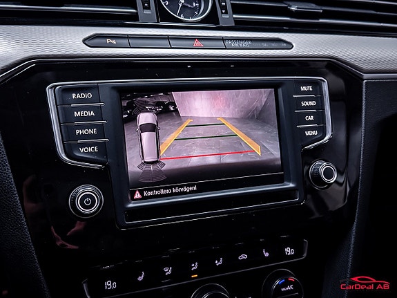 Volkswagen Passat Alltrack 23 of 27
