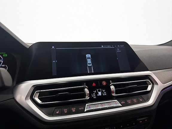 BMW 330e 21 of 30