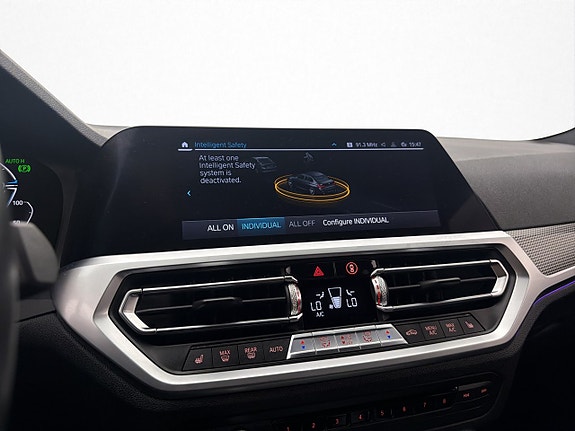 BMW 330e 20 of 30