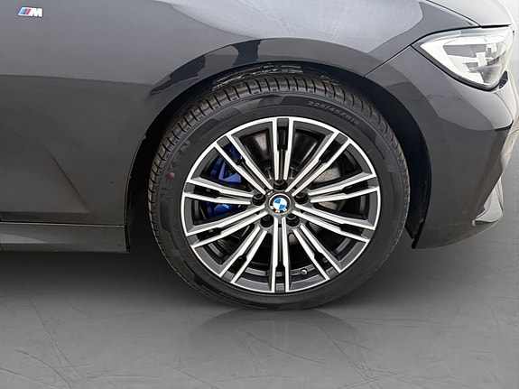 BMW 330e 29 of 30