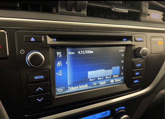 Toyota Auris 4 of 16