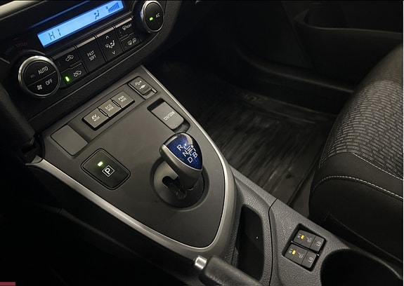 Toyota Auris 6 of 16