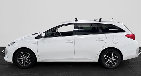 Toyota Auris 12 of 16