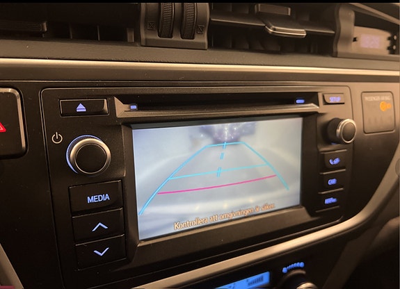 Toyota Auris 10 of 16