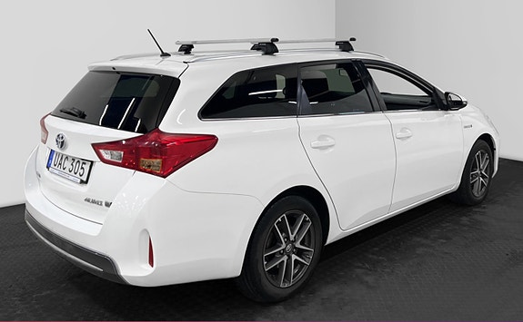 Toyota Auris 9 of 16