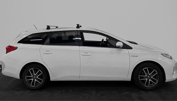 Toyota Auris 14 of 16