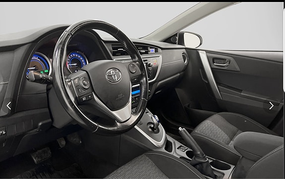 Toyota Auris 7 of 16