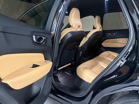 Volvo XC60 12 of 30