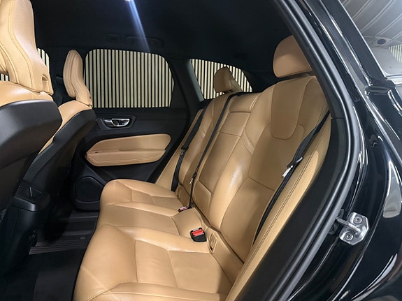 Volvo XC60 13 of 30