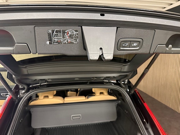 Volvo XC60 25 of 30