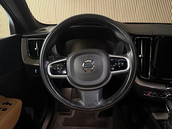 Volvo XC60 16 of 30