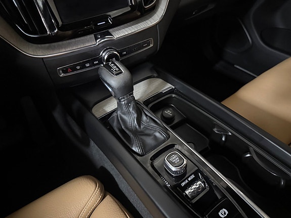 Volvo XC60 18 of 30