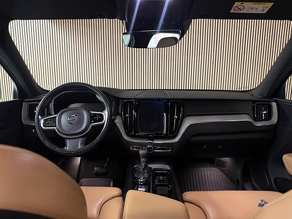 Volvo XC60 15 of 30