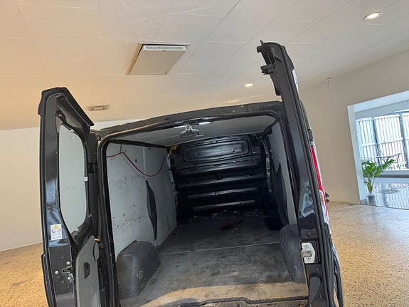 Renault Trafic 8 of 9