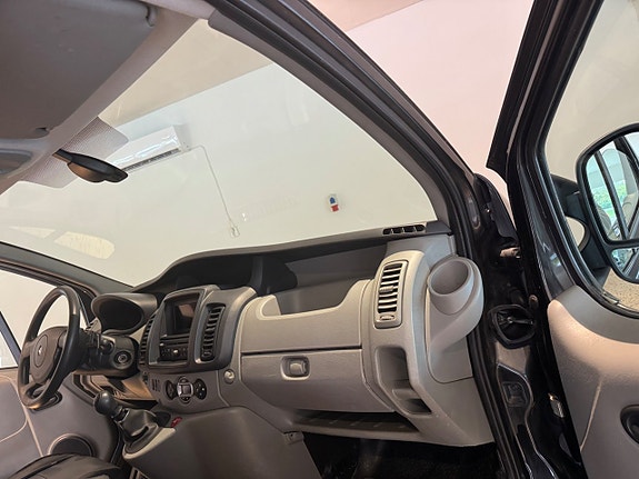 Renault Trafic 9 of 9
