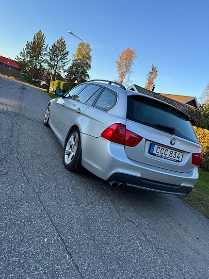 BMW 325i 4 of 5