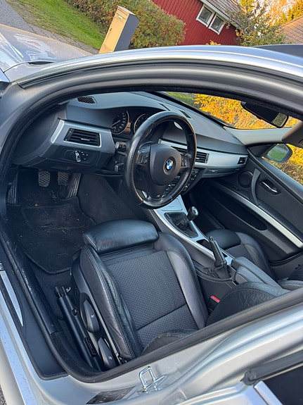 BMW 325i 2 of 5