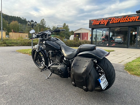 Harley-Davidson Breakout "Inkommande" 9 of 12