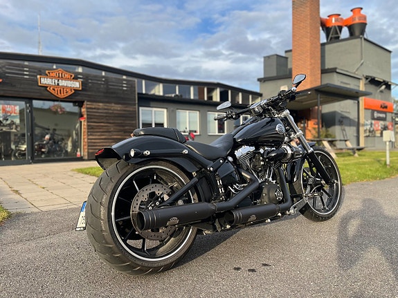 Harley-Davidson Breakout "Inkommande" 2 of 12