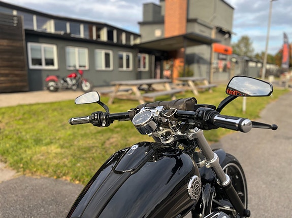 Harley-Davidson Breakout "Inkommande" 7 of 12