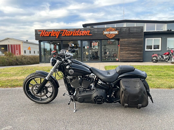 Harley-Davidson Breakout "Inkommande" 8 of 12