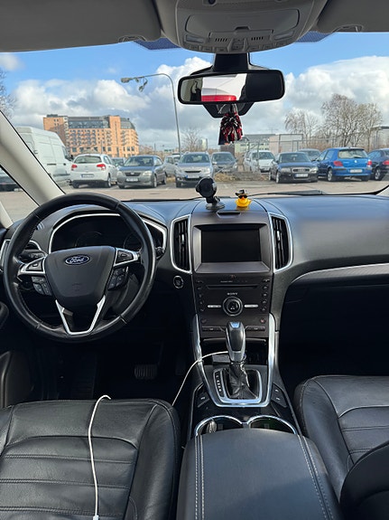 Ford Galaxy 2 of 3