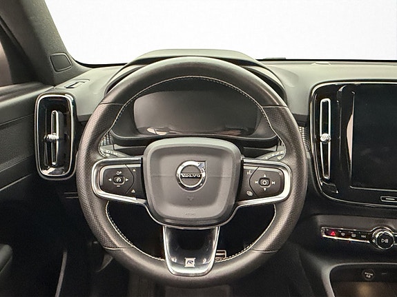Volvo XC40 12 of 29