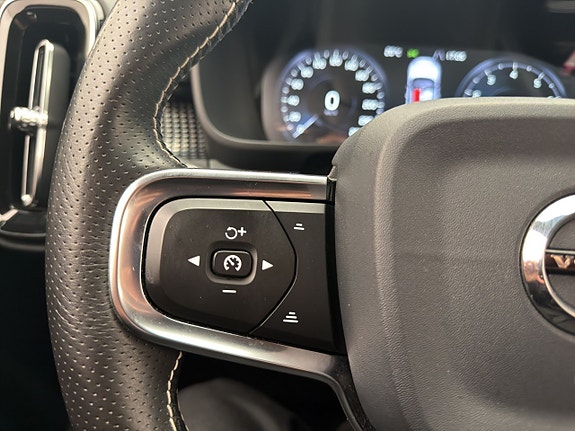 Volvo XC40 13 of 29