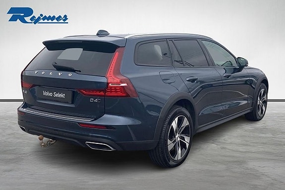 Volvo V60 Cross Country 2 of 20