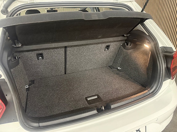 Volkswagen Polo 21 of 25