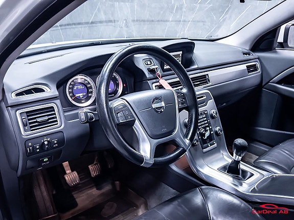 Volvo V70 12 of 29