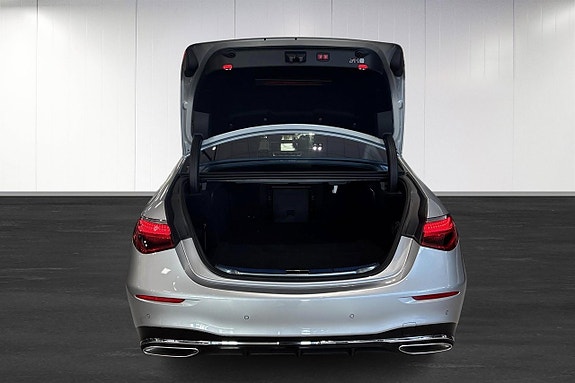 Mercedes-Benz S580 e 13 of 26
