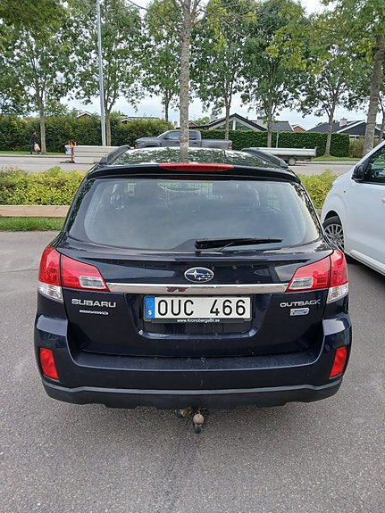 Subaru Outback 2 of 10
